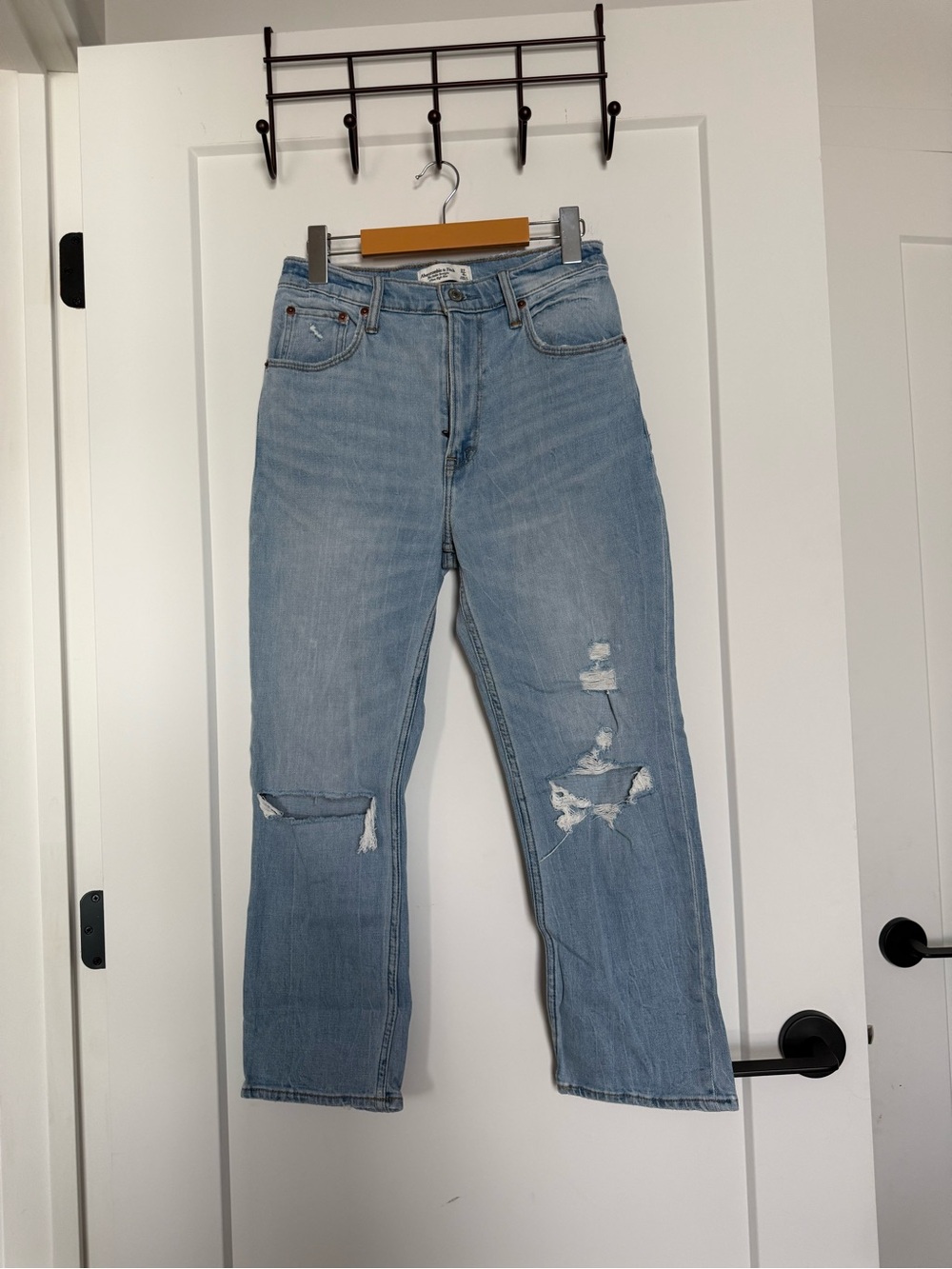 Abercrombie & Fitch “The Ankle Straight Ultra High Rise”
